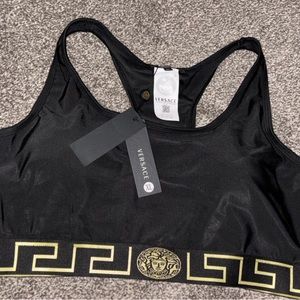 Beautiful set size XL RUN SMALL can fit size M/L